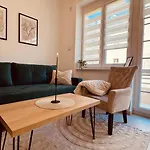 Rosa Canina, Stylish & Brand New Σαράγεβο