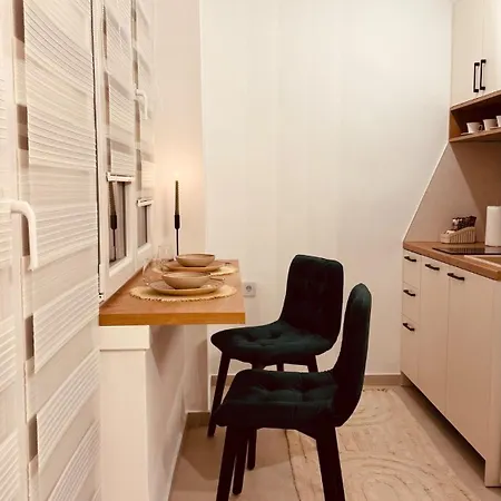 Rosa Canina, Stylish & Brand New