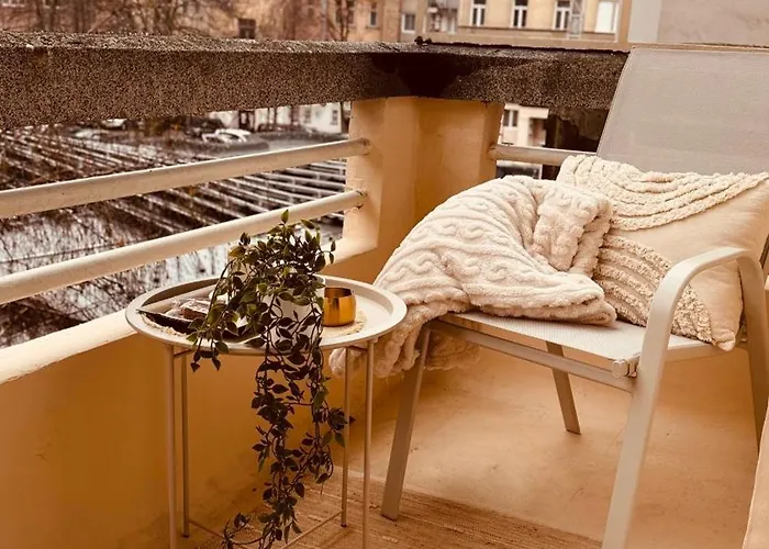 Rosa Canina, Stylish & Brand New