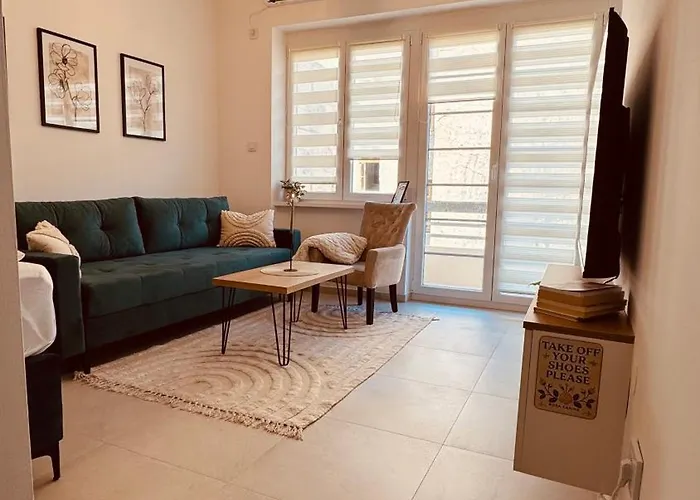 Rosa Canina, Stylish & Brand New * Sarajevo